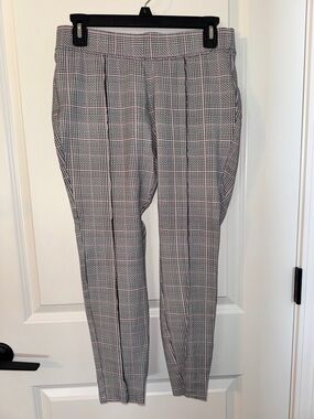 Old Navy Black and White Plaid Pull-On Leggings